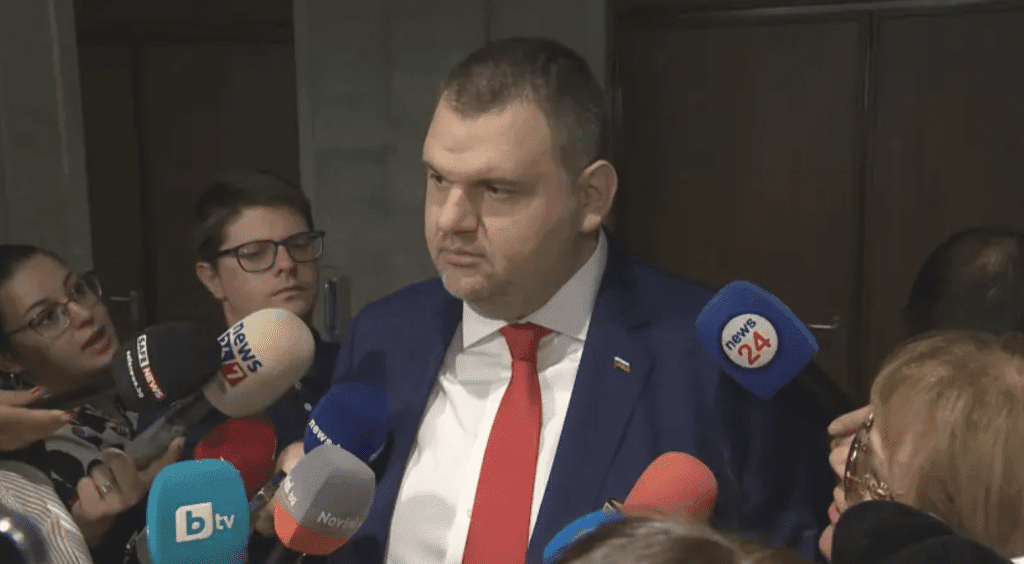 Пеевски: Президентът веднага да подпише указа за външния министър
