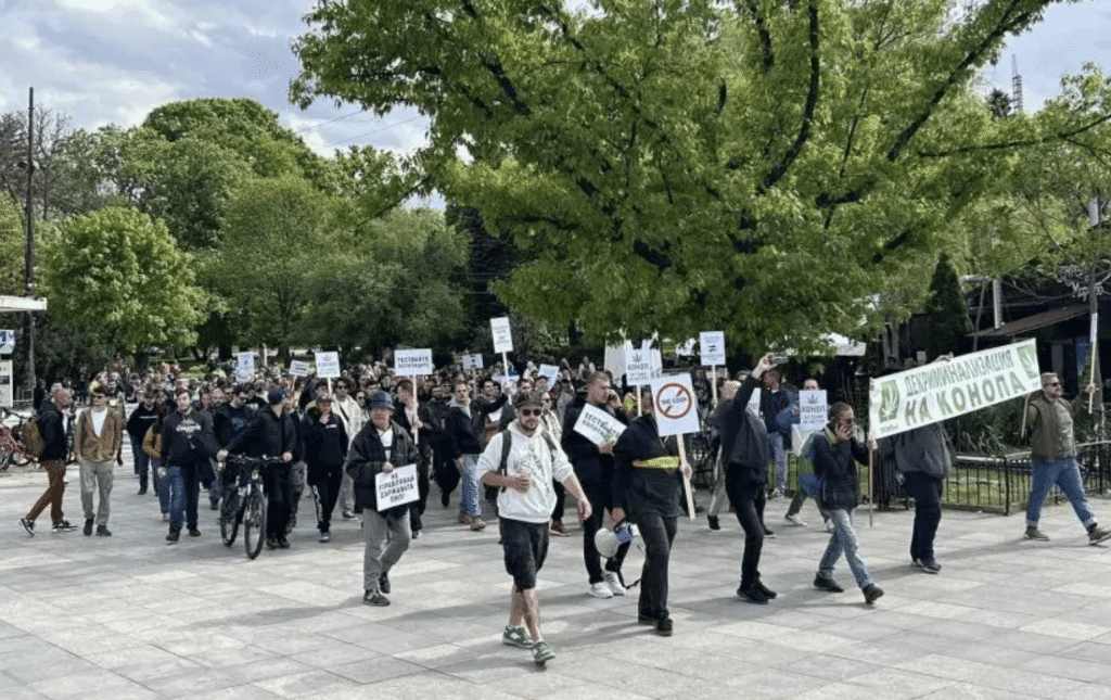 Протестиращи искат промяна в закона относно тестването на шофьори