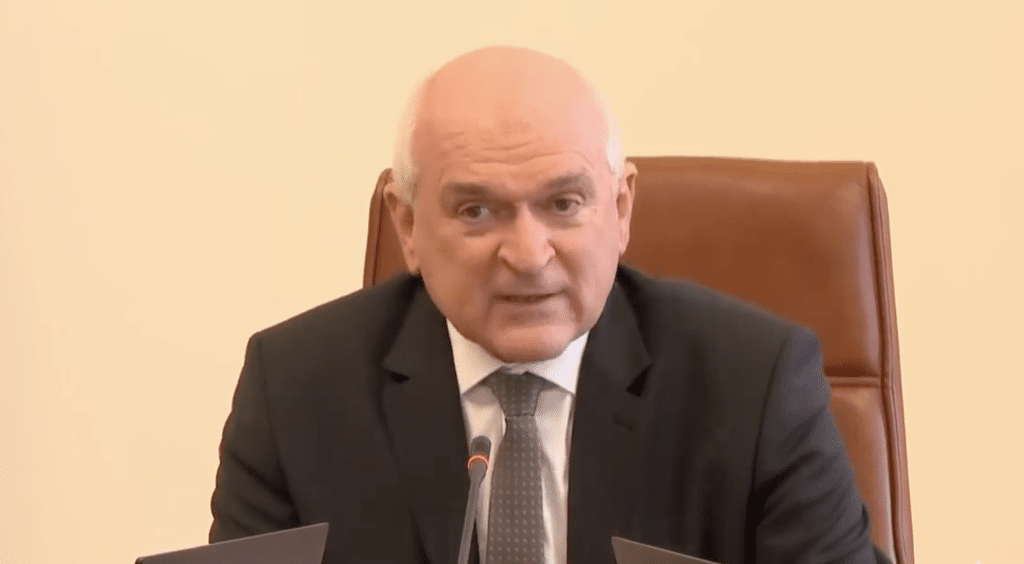 Главчев: С финансовия министър тази седмица се наложи да гасим два пожара