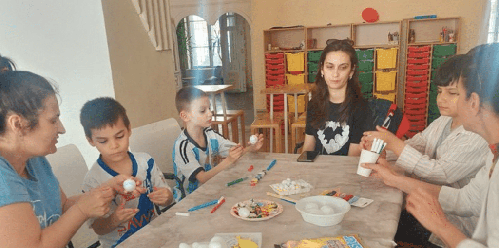 Деца с аутизъм изработиха Великденска украса в Русе