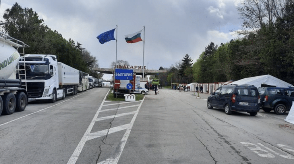 Ограничава се движението на камиони на някои гранични пунктове с Румъния през празниците
