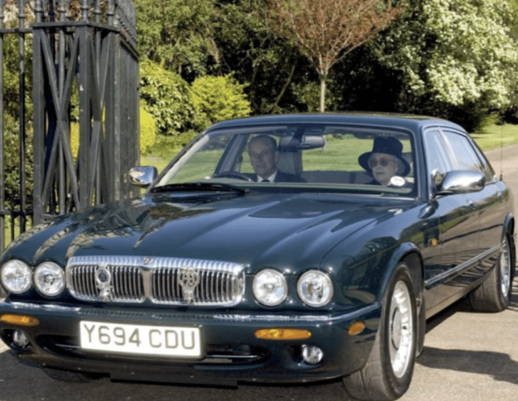 Jaguar, някога собственост на кралица Елизабет II, се продаде за смайваща сума