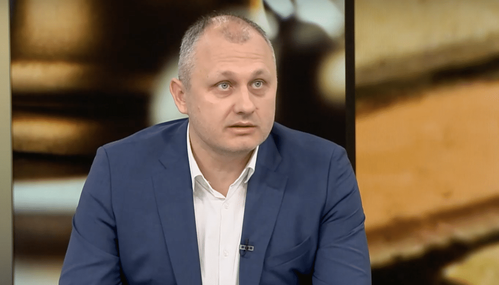 Валентин Мундров: Удостоверяването на машините за гласуване започва днес