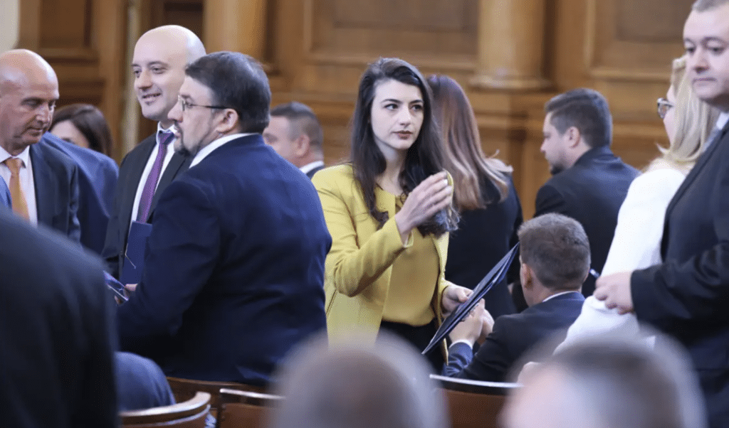 Знакови лица на ПП-ДБ са поставени на трудно избираеми места в листите за парламента