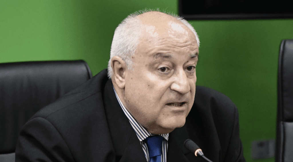 Изнудват бивш министър с порно