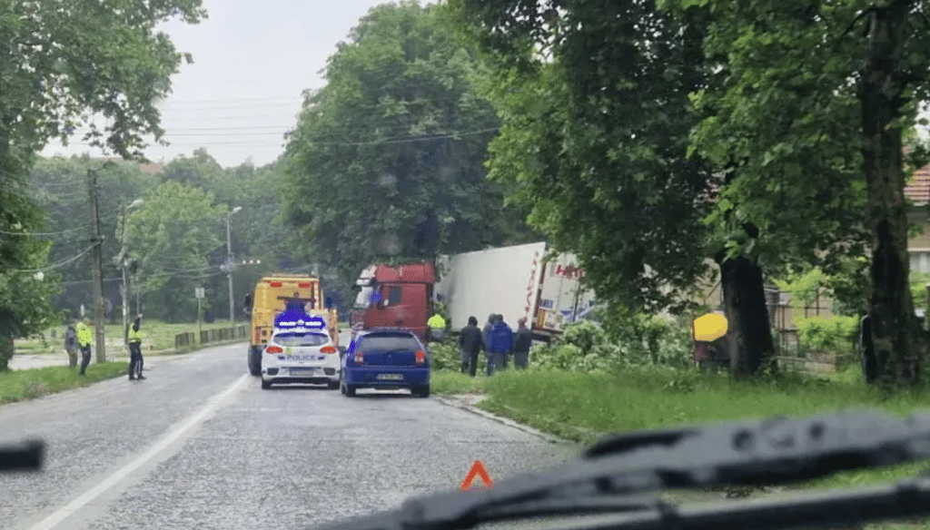 Тир се е врязал в къща във врачанското село Баница