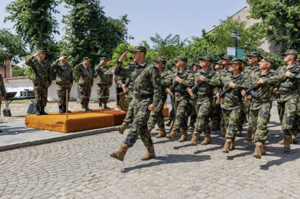 Изпращат български военни в НАТО в Косово