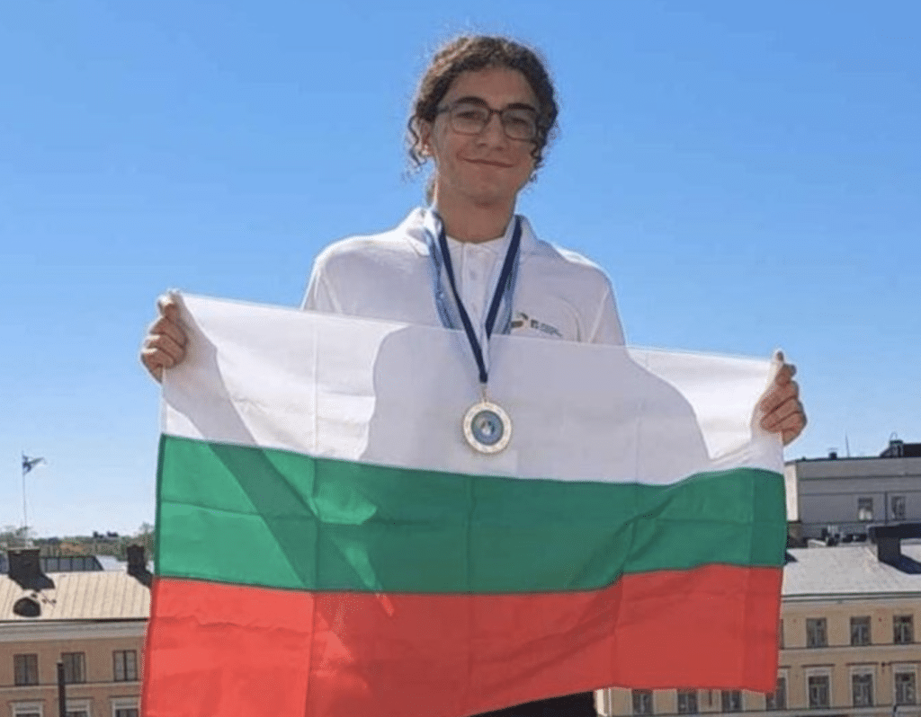 Ученик от Русе спечели сребърен медал на международна олимпиада по философия