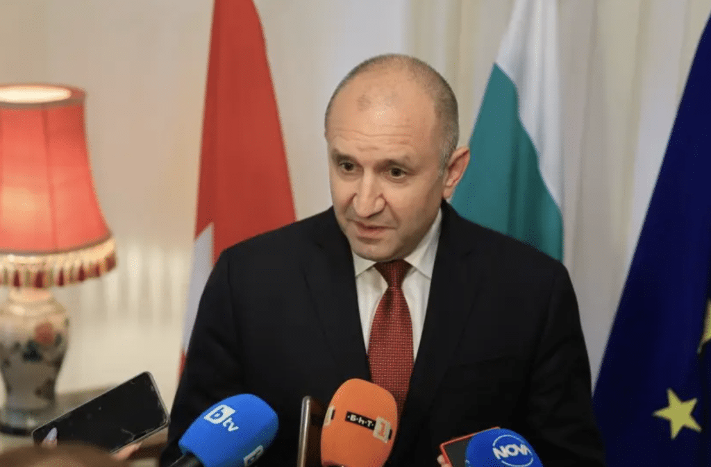 Радев: Припрените реакции, че България няма да изпраща войски в Украйна, не значат абсолютно нищо при пряк сблъсък с Русия