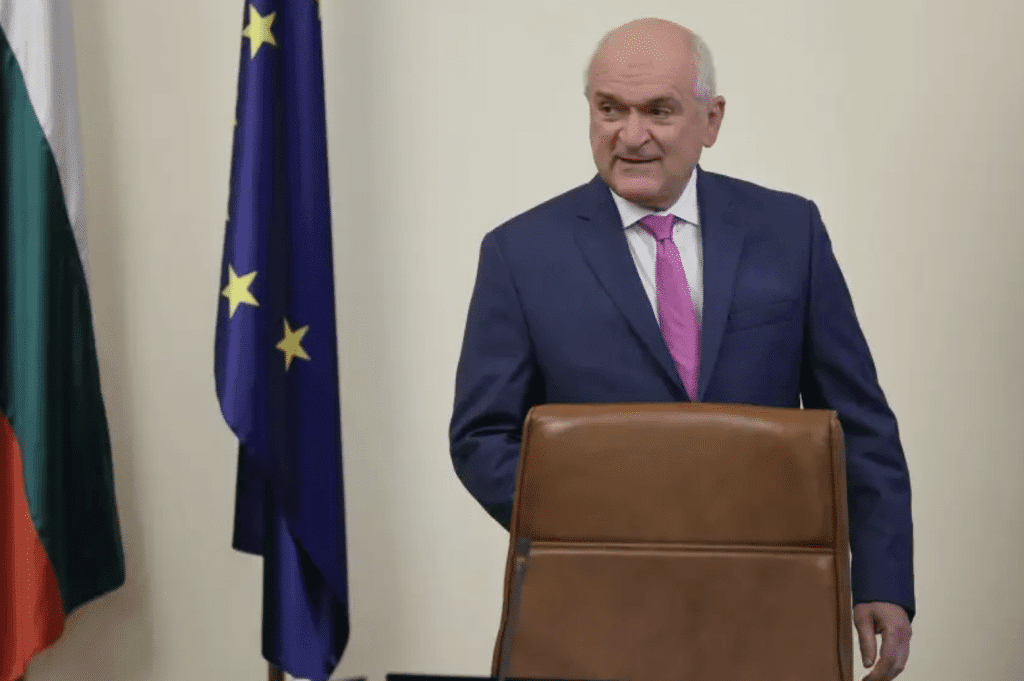 Премиерът Димитър Главчев ще разговаря с генералния секретар на НАТО Йенс Столтенберг