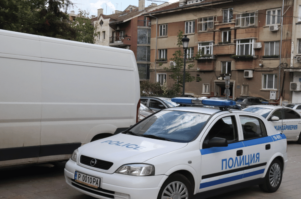 При засилени мерки за сигурност в Русе бяха доставени печатите за секционните избирателни комисии за предстоящия 2 в 1 вот на 9 юни