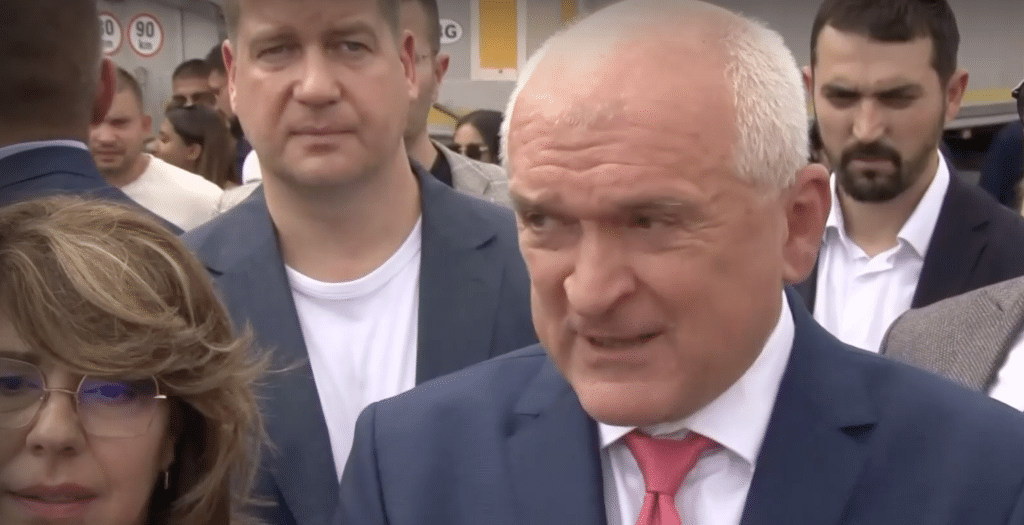 Вдигнаха блокадата на пътя Русе-Свиленград край Гълъбово
