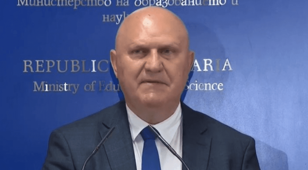 Министър Цоков: Тази година на матурите по БЕЛ е получен най-високият резултат