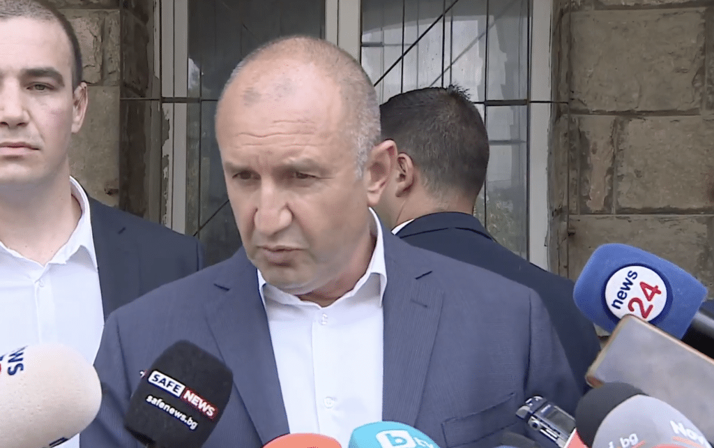 Румен Радев избра машинното гласуване
