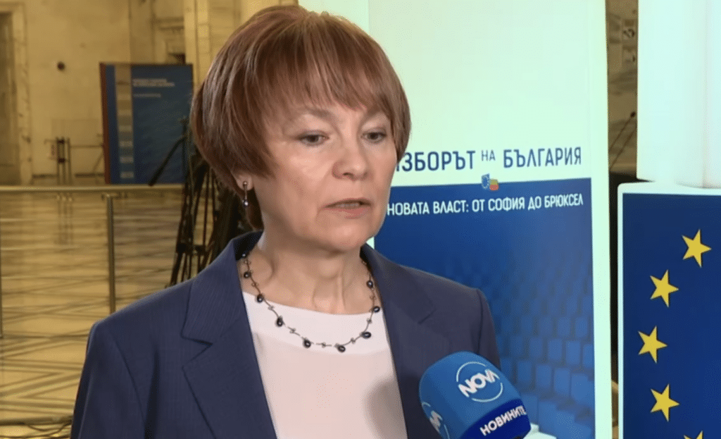 Матева: Засега само в две секции няма да има машинно гласуване