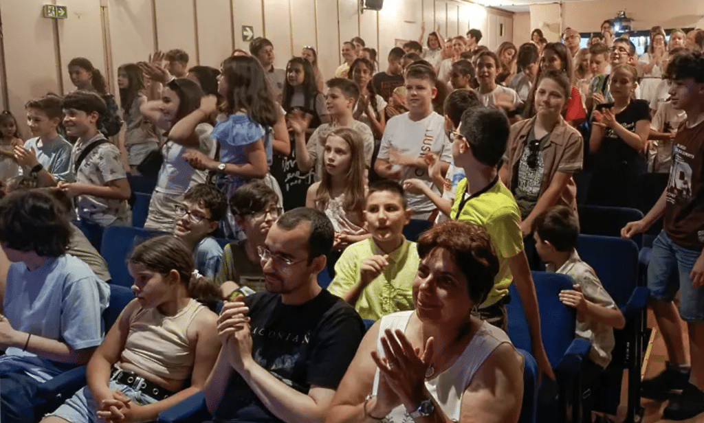 Ученици от МГ „Баба Тонка“ завършиха учебната година с необичайна инициатива