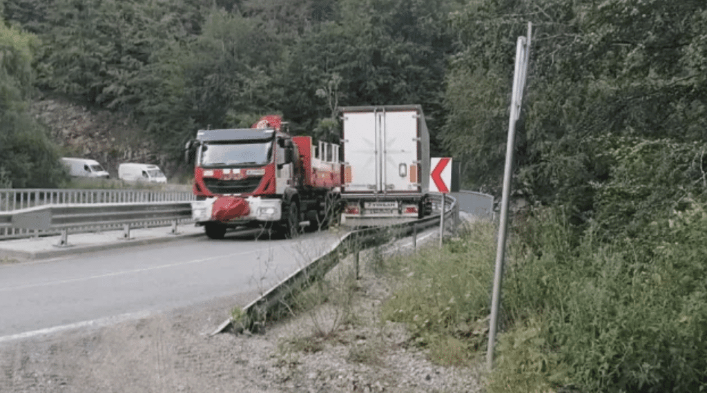 Протест може да ограничи движението през прохода Петрохан днес