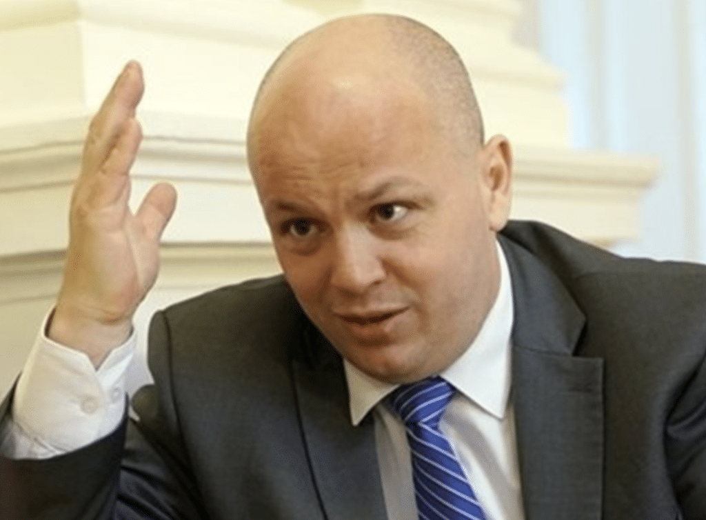 Александър Симов: Нинова стана опозиция на старата Нинова – значи срокът й на годност като лидер изтече