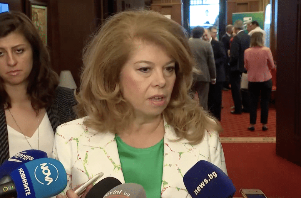 Йотова: Надявам се на диалог между партиите и конституиране на 50-ото НС