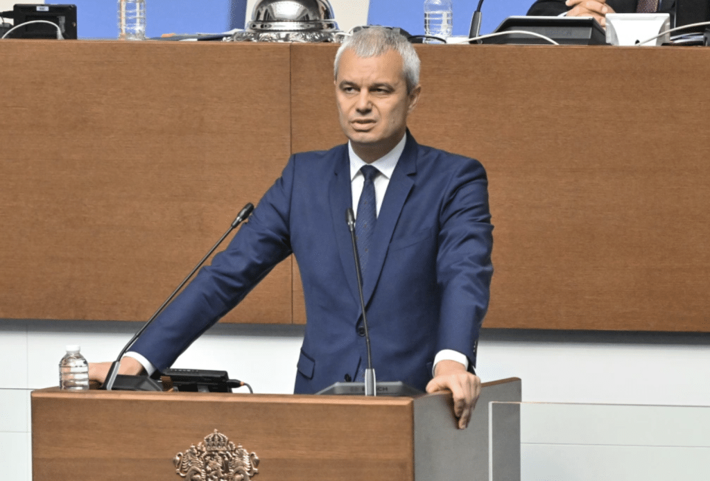 Костадинов: ПП-ДБ се чудят как да влязат като пето колело в управляващото мнозинство