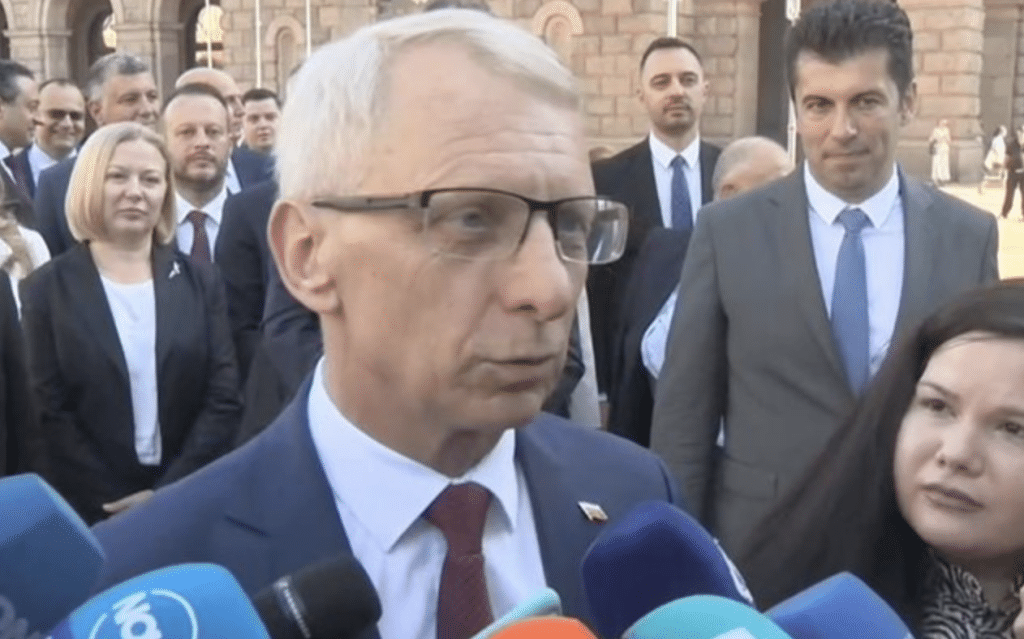 Денков: Пред Борисов има три възможности за регулаторите