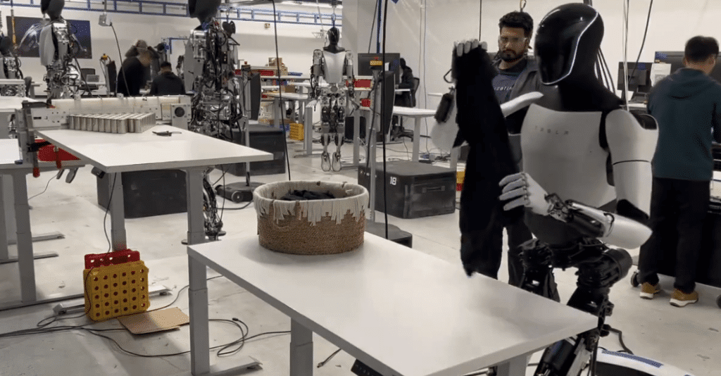Хуманоидният робот Optimus влиза в производството на Tesla