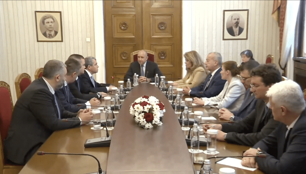 Започна консултацията на „Има такъв народ“ при президента Румен Радев