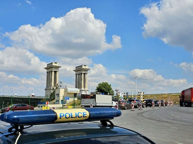 Много интензивен е трафикът на леки автомобили в района на граничен пункт “Дунав мост” при Русе