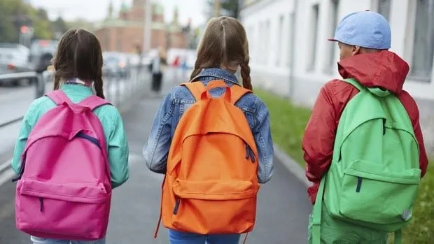 Родителите на ученици от първи до четвърти и осми клас вече могат да подават документи за еднократна помощ от 300 лв.