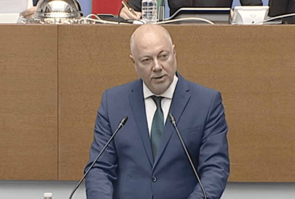 Народните представители дебатират „за” или „против” правителство на ГЕРБ-СДС