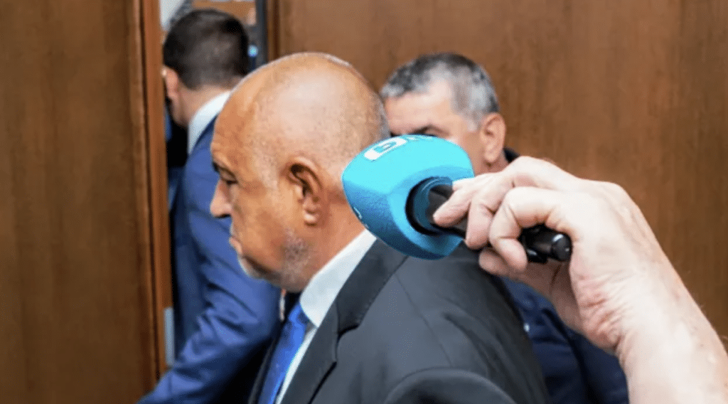 Бойко Борисов и Делян Пеевски напуснаха дебата за избор на правителството