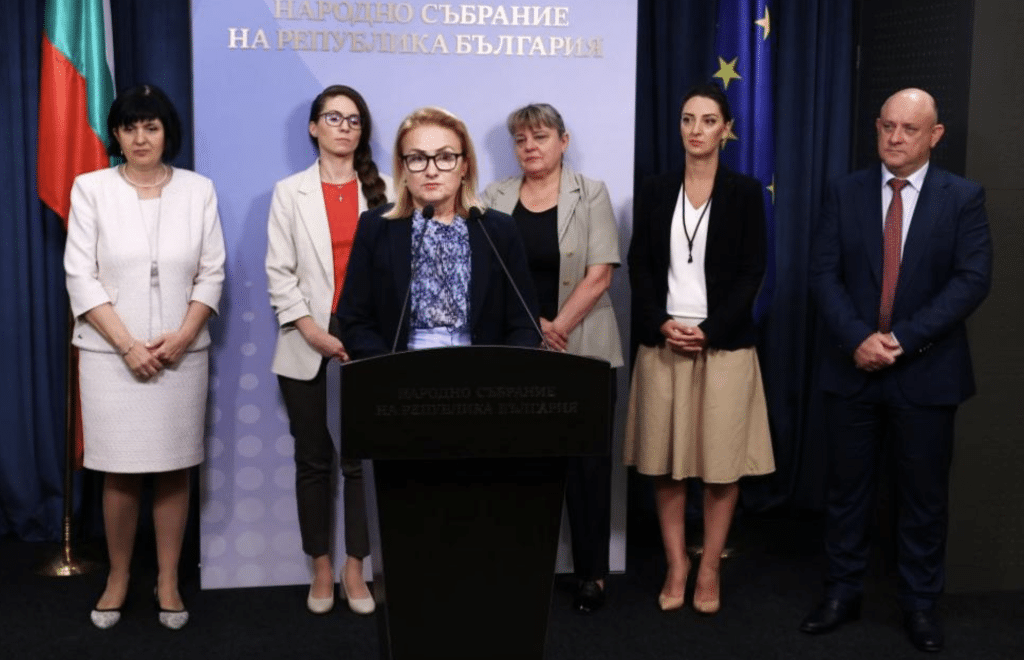 Катинчарова: Причината за напускането ни на парламентарната група на „Величие“ е загубено доверие към ръководството на групата