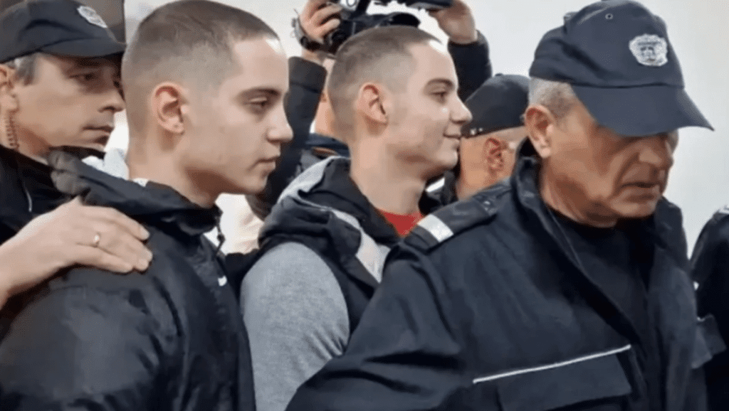 Близнаците от Цалапица остават в ареста, делото срещу тях продължава през септември
