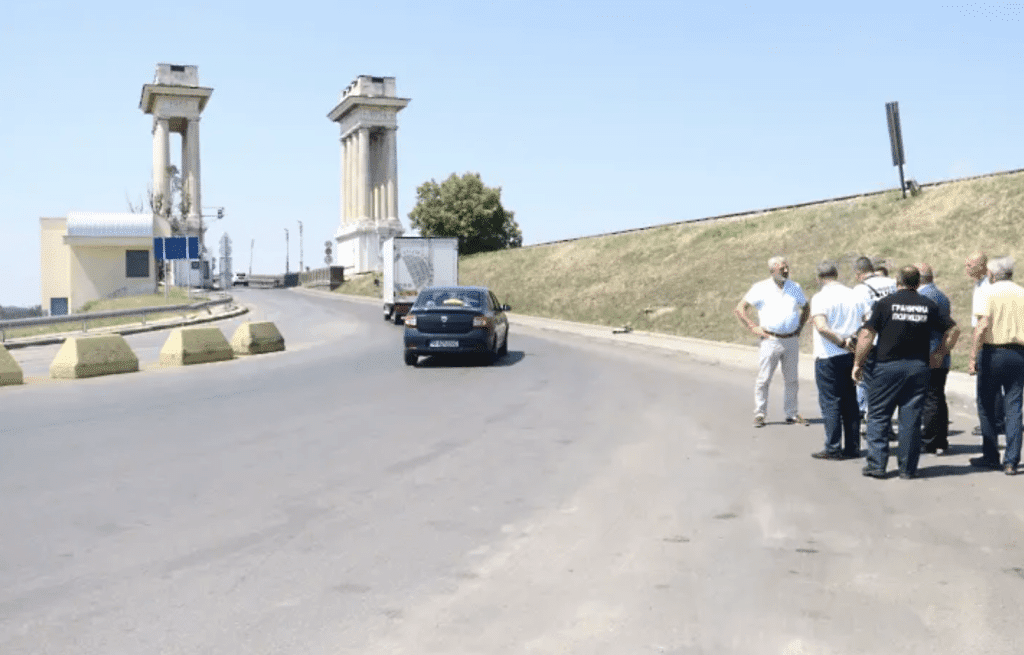Нормален е трафикът в района на ГКПП „Дунав мост“ при Русе