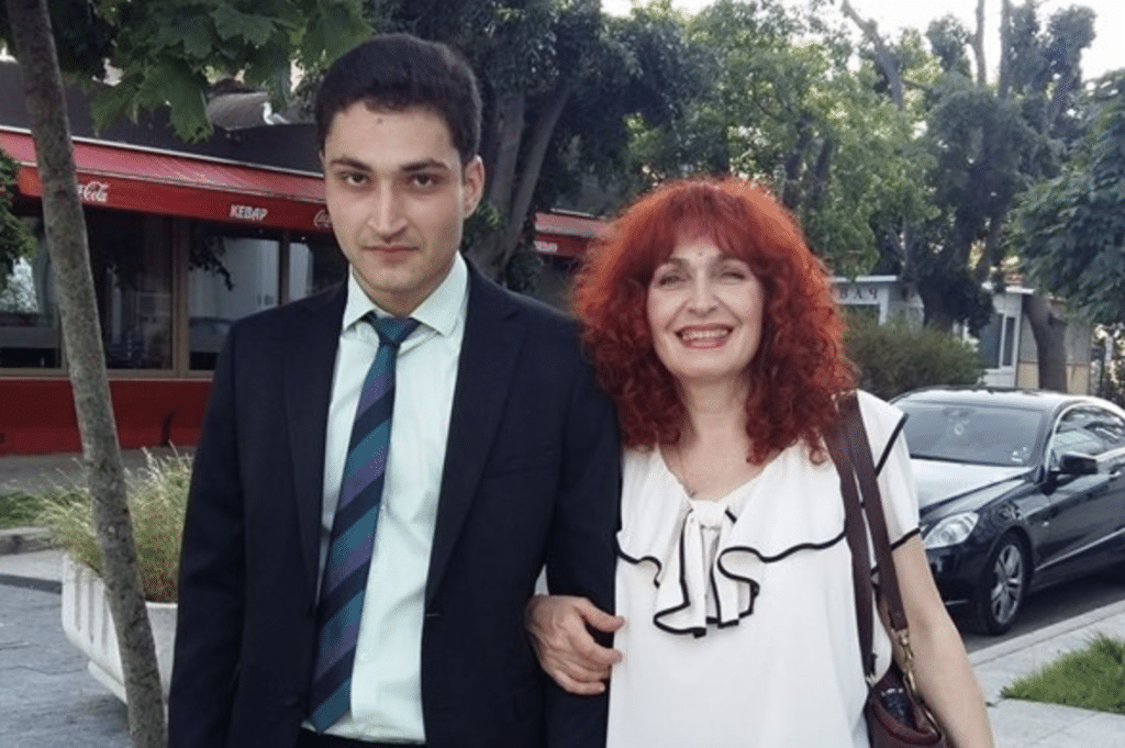 Синът на убитата учителка от Бургас е настаняван 9 пъти в психиатрия