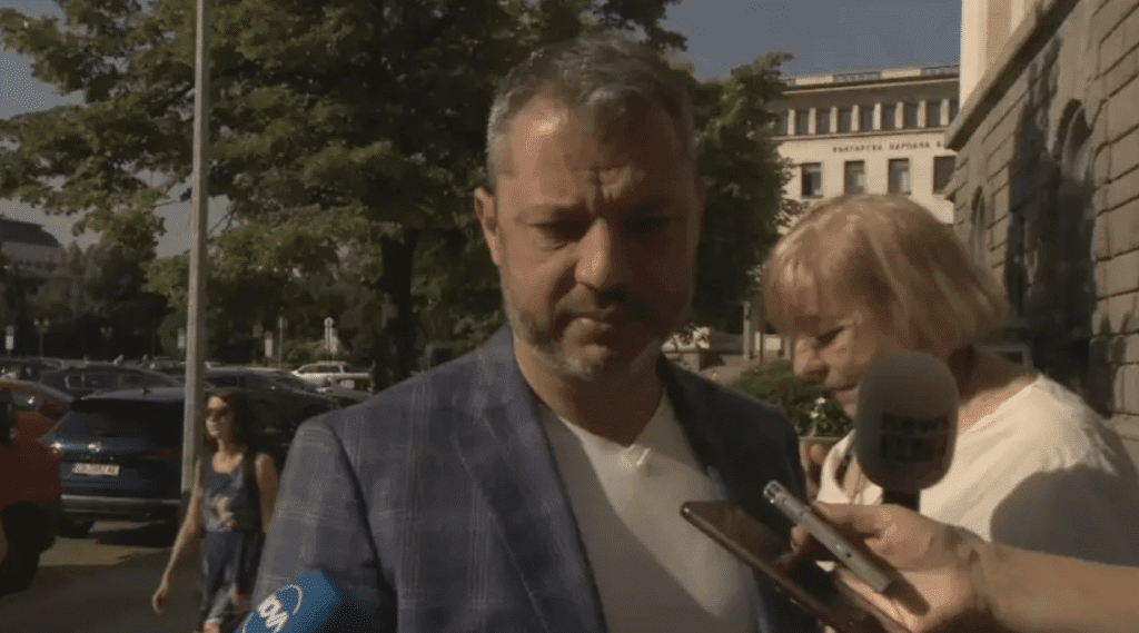 Делян Добрев: Аз лично не бих разговарял с ПП-ДБ, питайте преговорния екип
