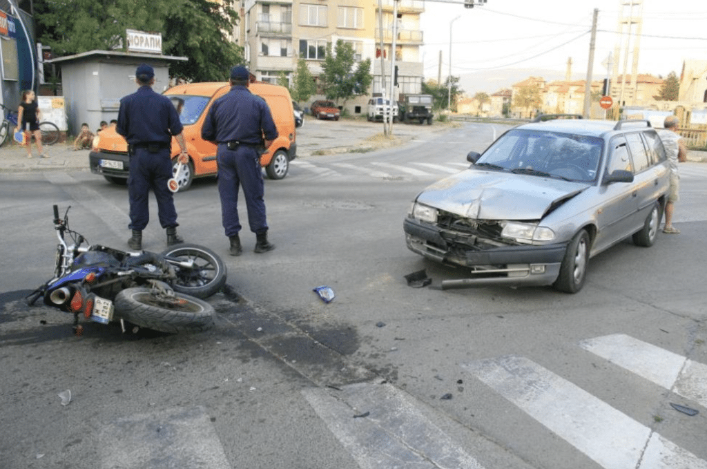 Двама италианци на мотор загинаха при челен сблъсък у нас