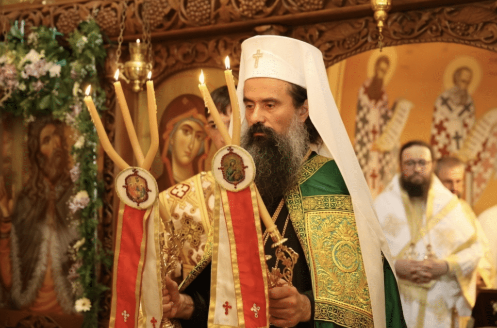 Патриарх Даниил се помоли Бог да изпрати дъжд и да спре пожарите, опустошаващи страната