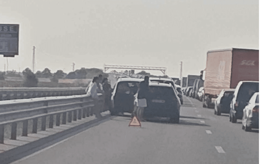 Две верижни катастрофи причиниха километрично задръстване на „Тракия“