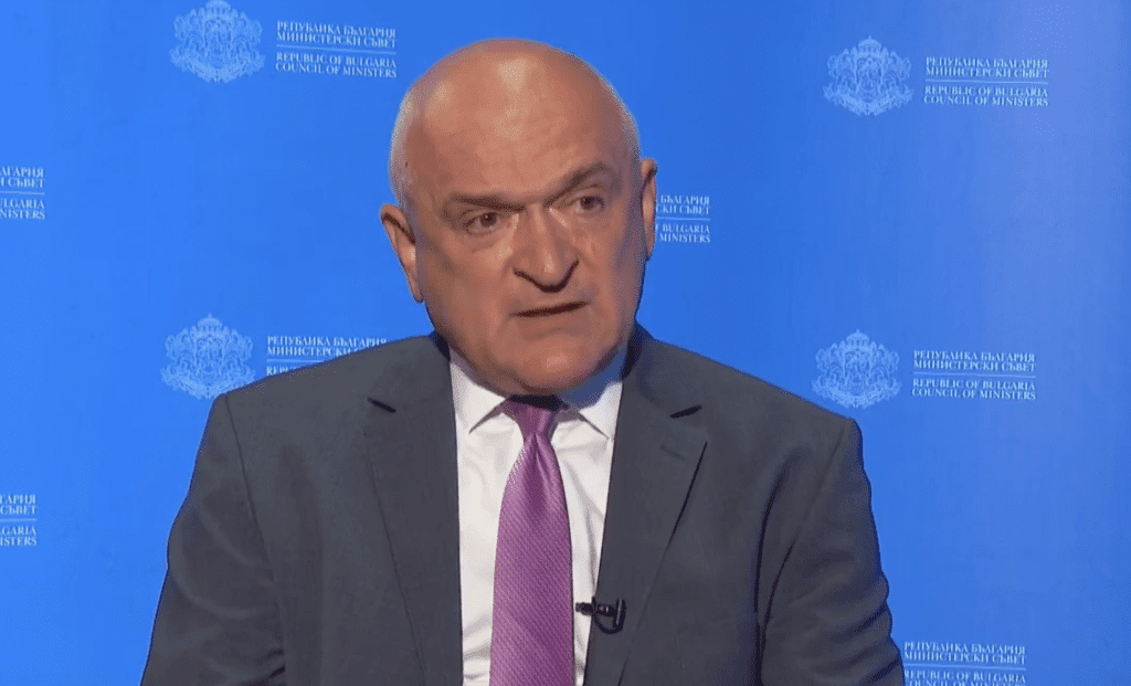 Премиерът Димитър Главчев отговаря на въпроси във Фейсбук
