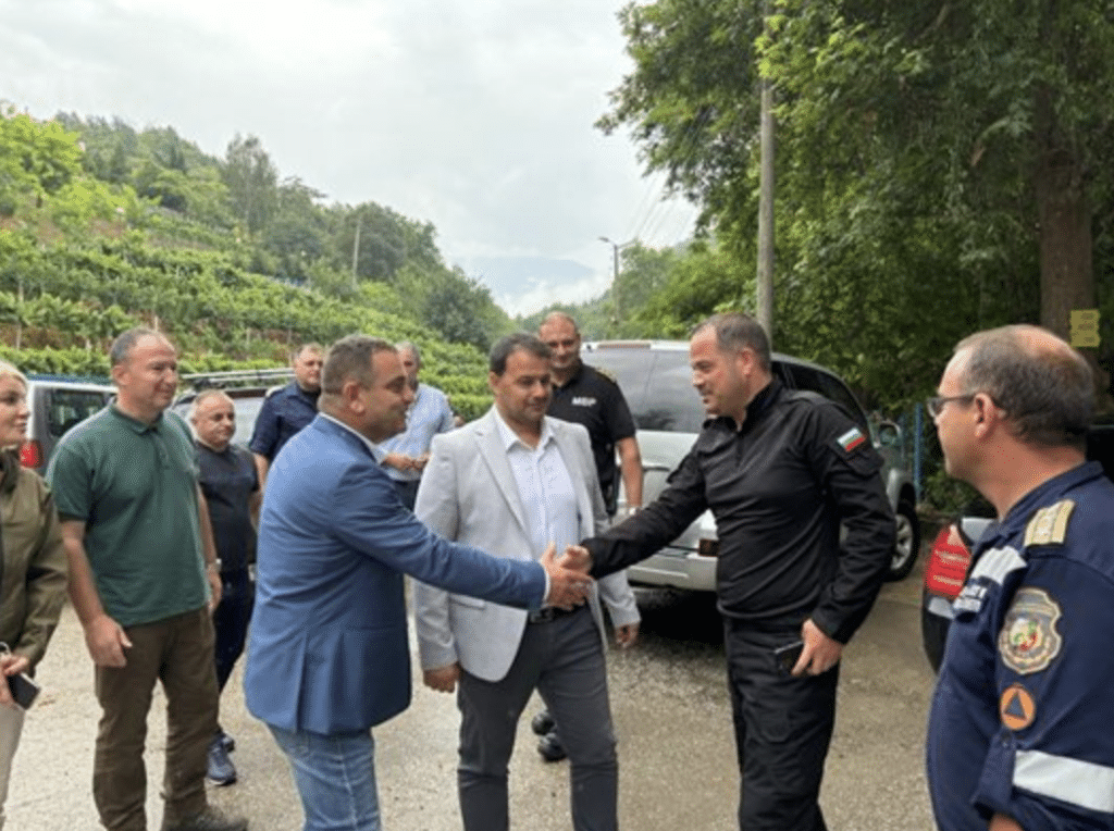 Калин Стоянов предлага помощ на Гърция за потушаване на пожара на границата