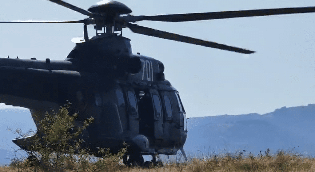 Военен хеликоптер вече се бори с пожара в района на село Сенокос