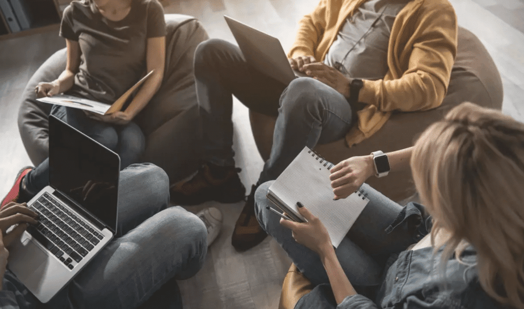 На 4 август почитаме неомъжените работещи жени