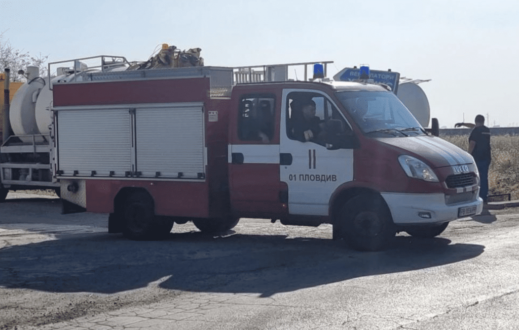 Пожар бушува до Водноелектрическата централа в Асеновград
