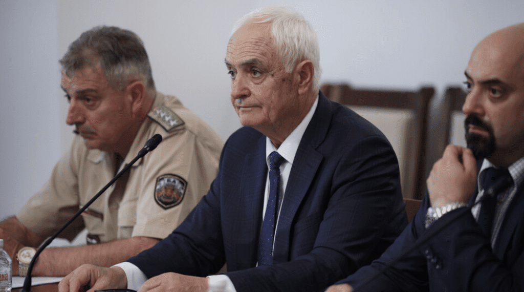 Комисията по отбрана заседава в парламента