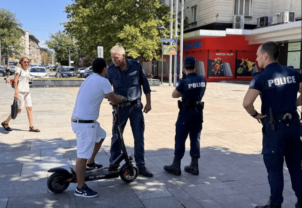Общинска полиция налага масови глоби за тротинетки в центъра на Русе