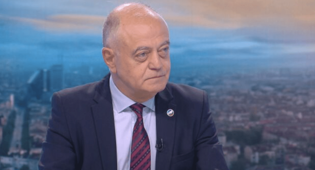 Атанасов: Румен Радев е „опакован“. Някой му „натиска копчето“ от Москва