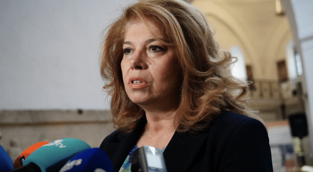 Йотова: Зад българското училище трябва да стои българската държава