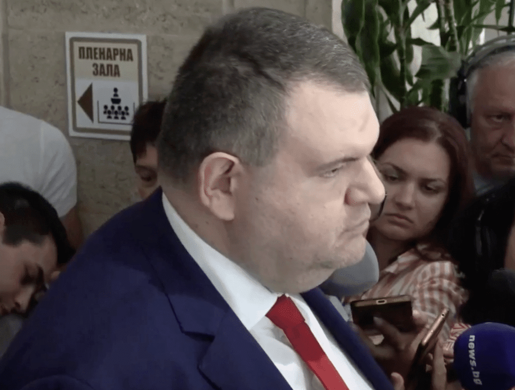 Пеевски: Радев наруши Конституцията и съдът може да го отстрани!