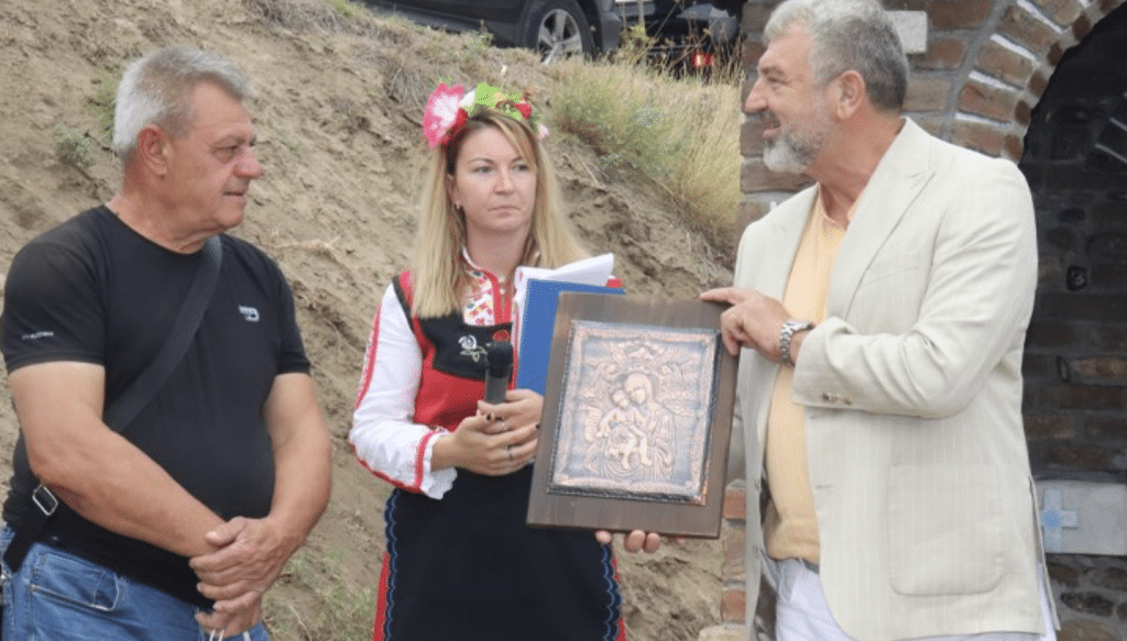 Параклис „Успение на Пресвета Богородица“ отвори врати в местността „Марков кръст“